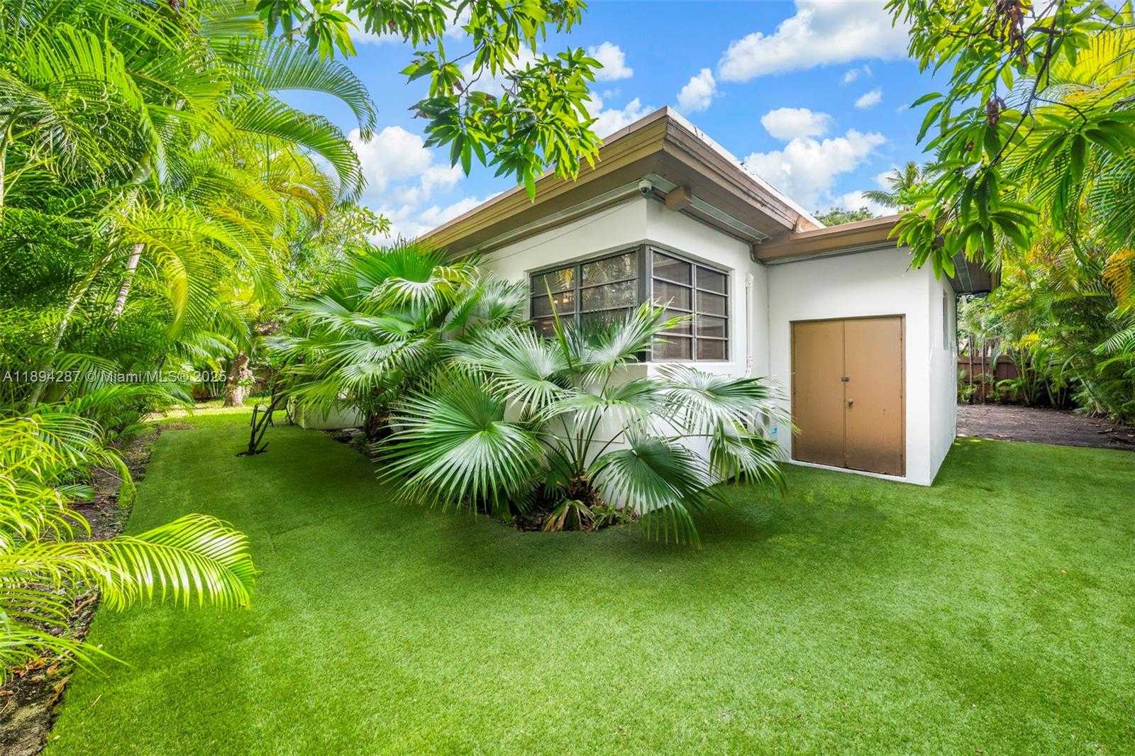 Small Image of 4590 ADAMS AVE, Miami Beach Number 14