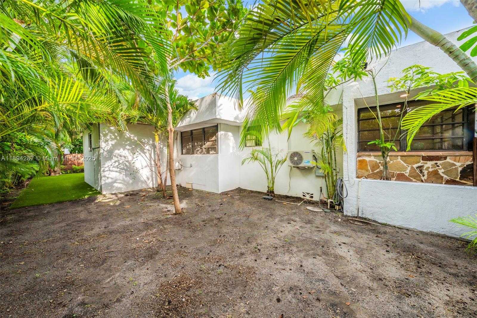 Small Image of 4590 ADAMS AVE, Miami Beach Number 15