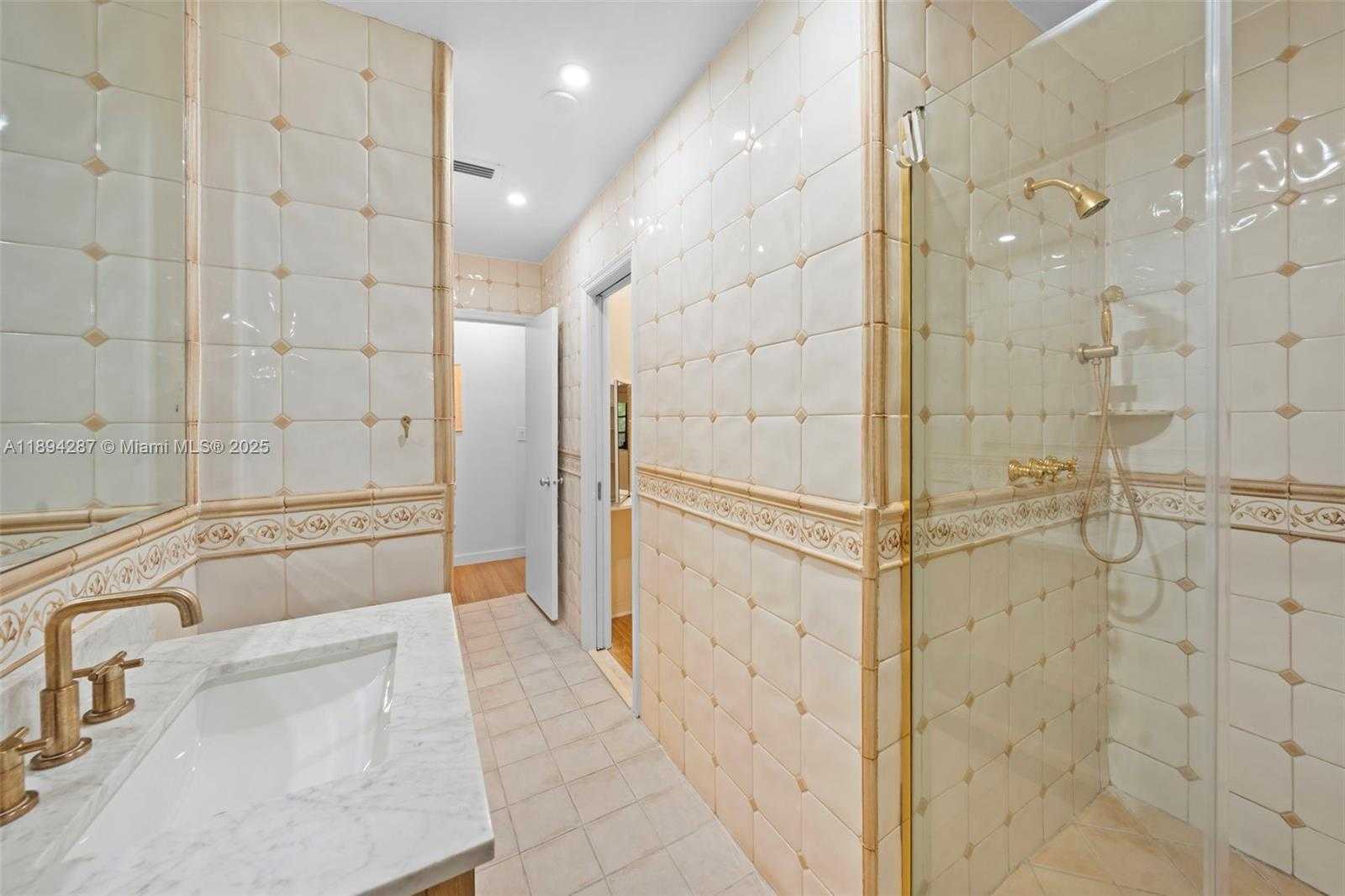 Small Image of 4590 ADAMS AVE, Miami Beach Number 18