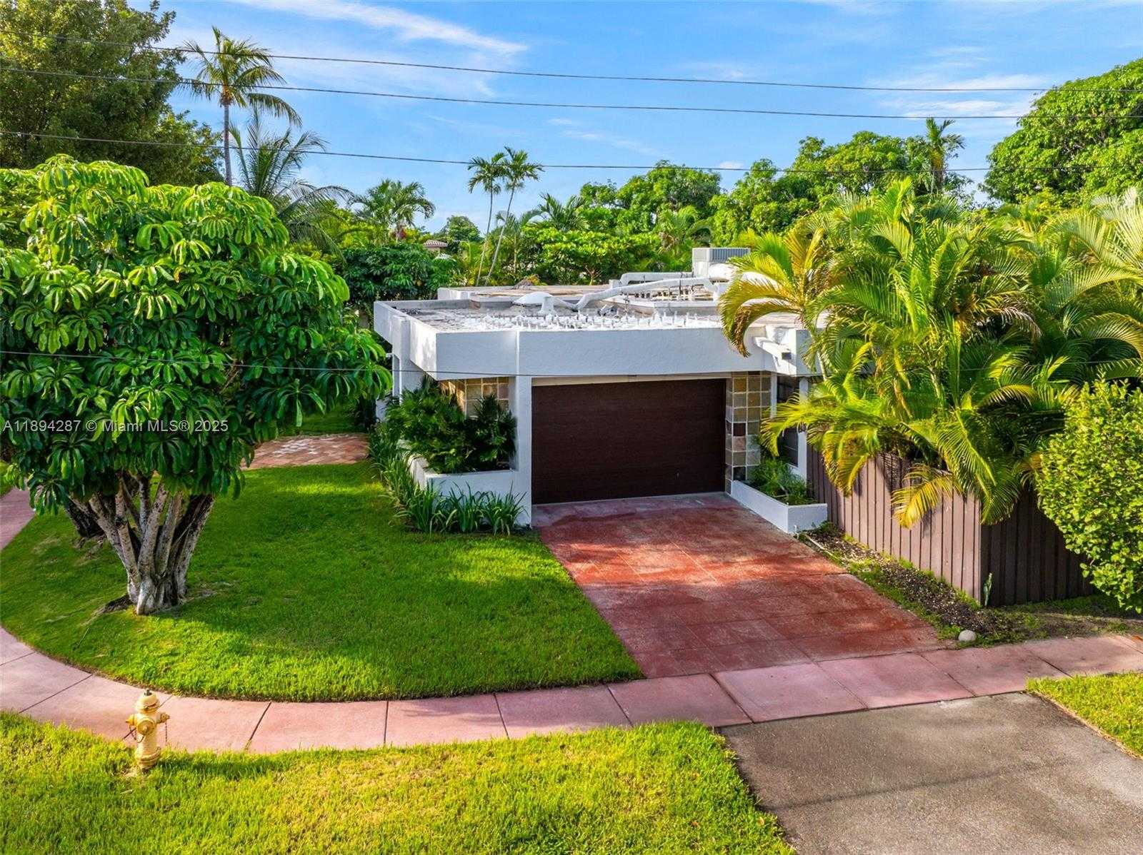 Small Image of 4590 ADAMS AVE, Miami Beach Number 2