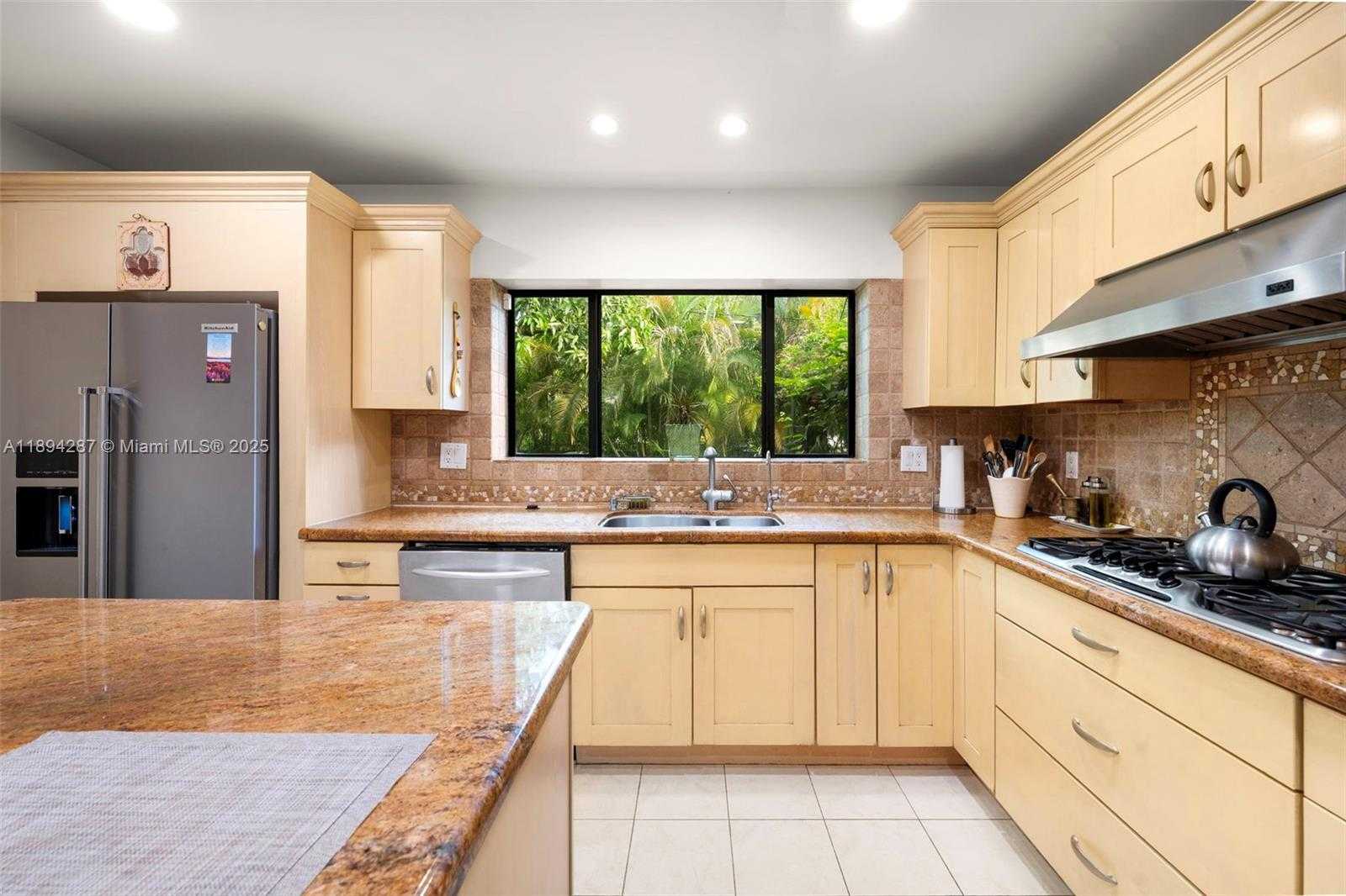 Small Image of 4590 ADAMS AVE, Miami Beach Number 27