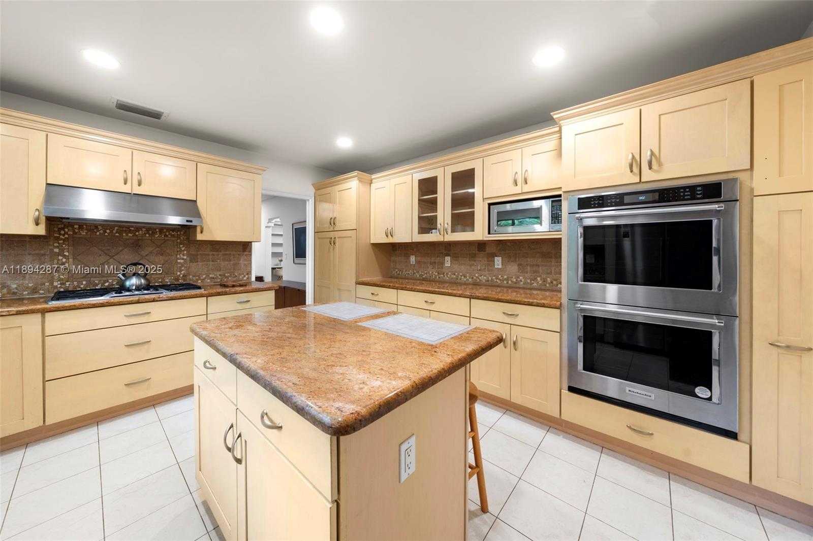 Small Image of 4590 ADAMS AVE, Miami Beach Number 28