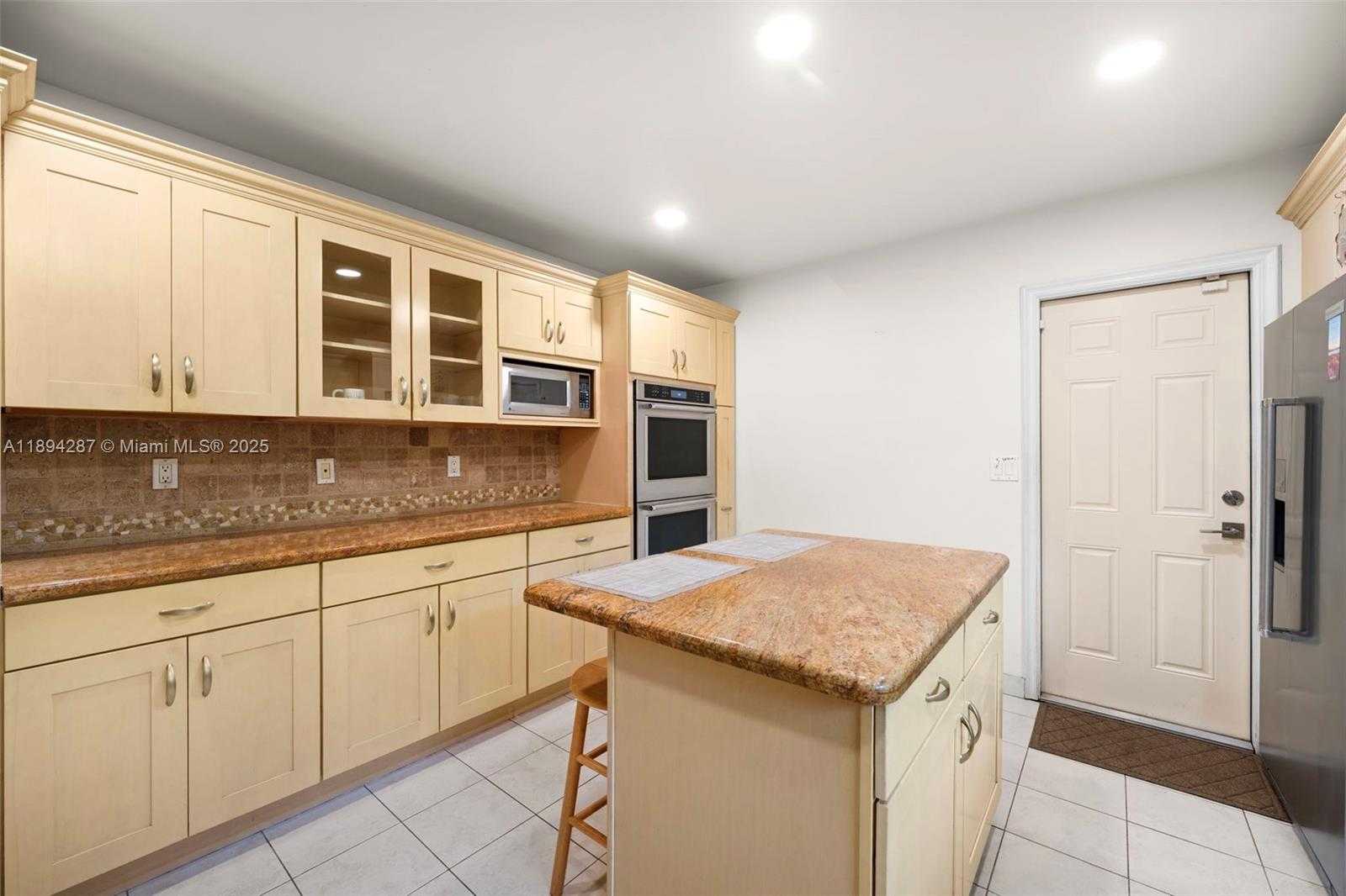 Small Image of 4590 ADAMS AVE, Miami Beach Number 29