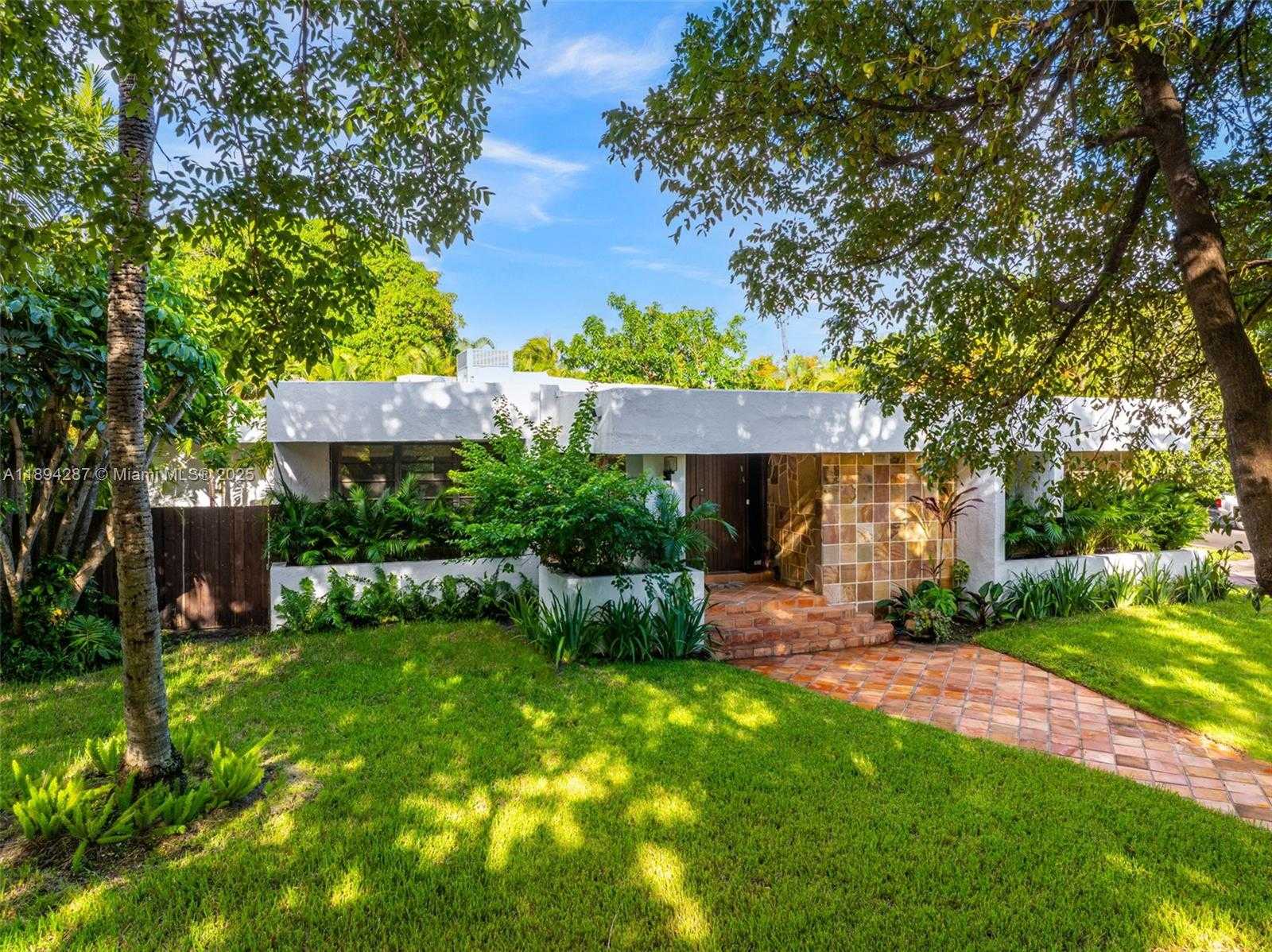 Small Image of 4590 ADAMS AVE, Miami Beach Number 3
