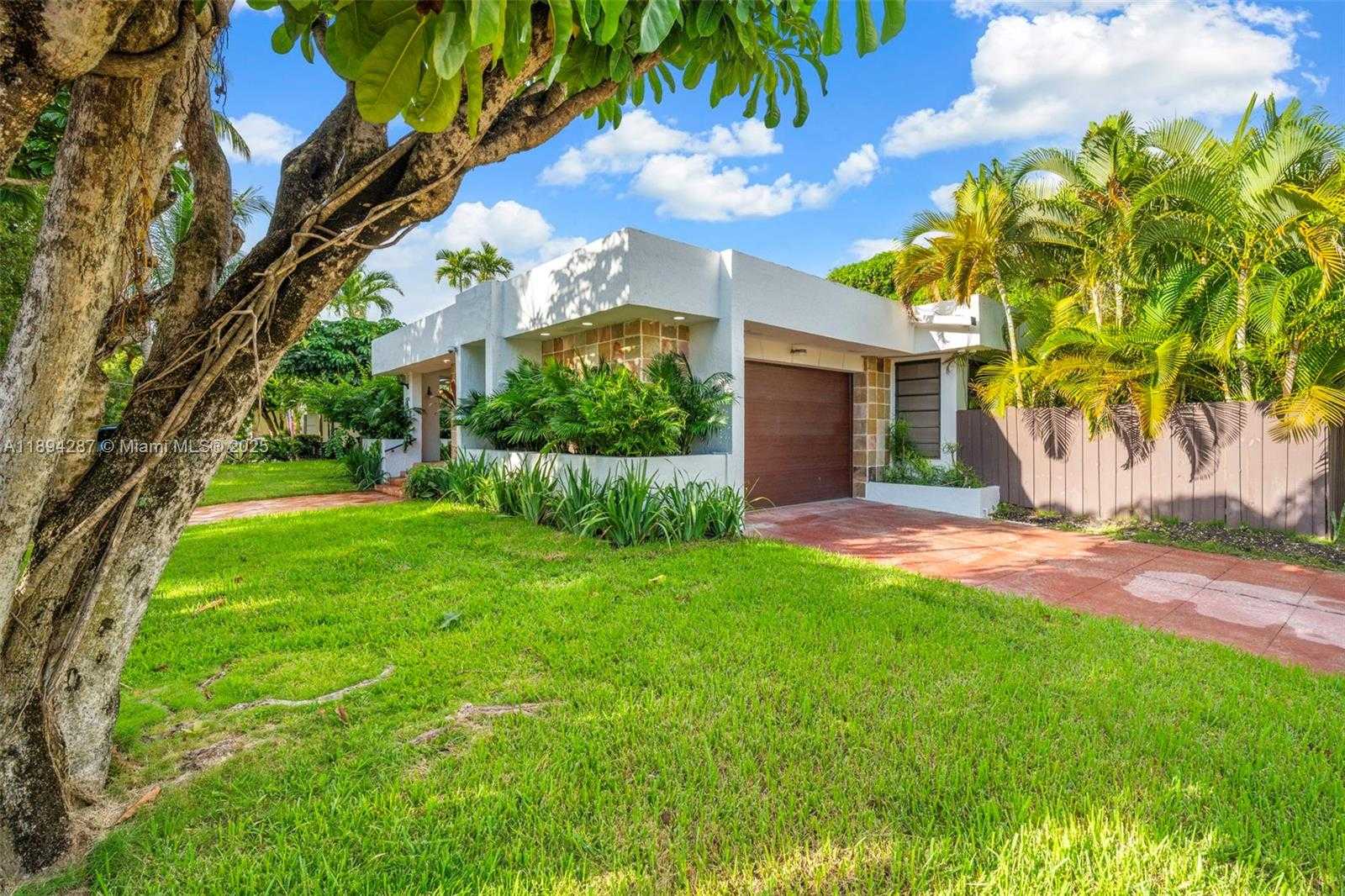 Small Image of 4590 ADAMS AVE, Miami Beach Number 49
