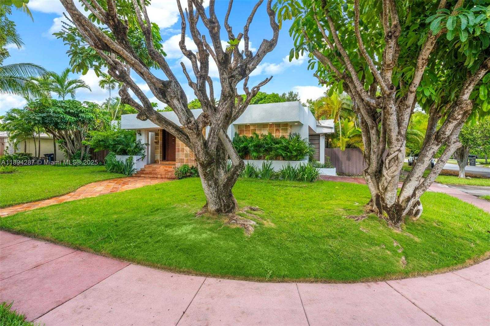 Small Image of 4590 ADAMS AVE, Miami Beach Number 50