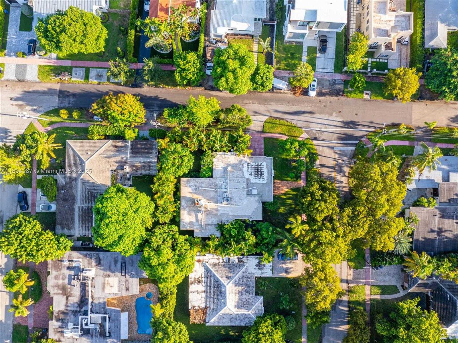 Small Image of 4590 ADAMS AVE, Miami Beach Number 54