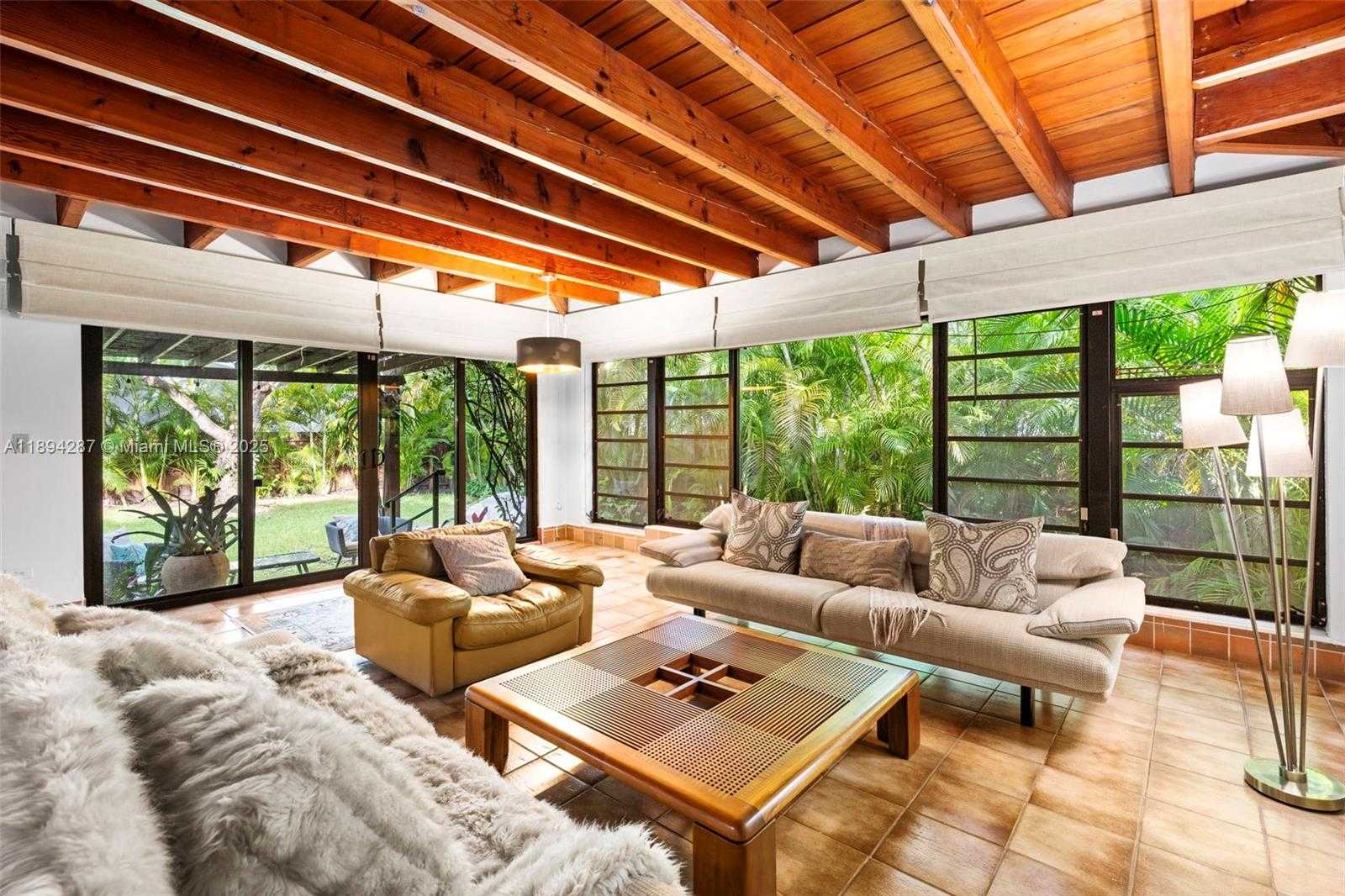 Small Image of 4590 ADAMS AVE, Miami Beach Number 6