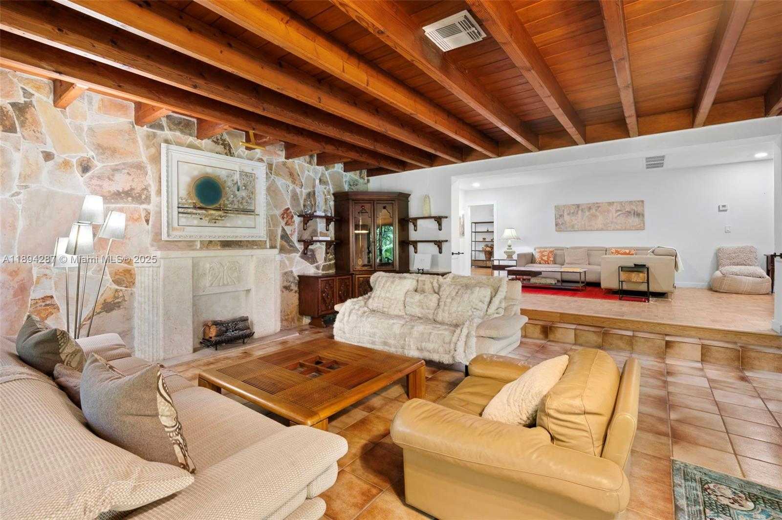 Small Image of 4590 ADAMS AVE, Miami Beach Number 8