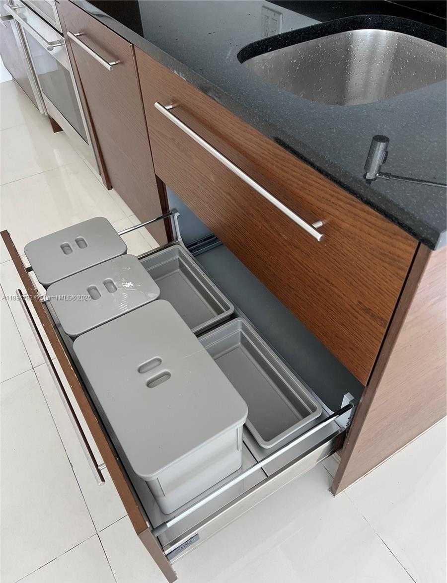 Small Image of 495 BRICKELL AVE #2208, Miami Number 11