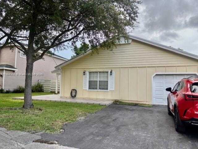 Small Image of 14911 SOUTH WEST 140TH CT, Miami Number 2