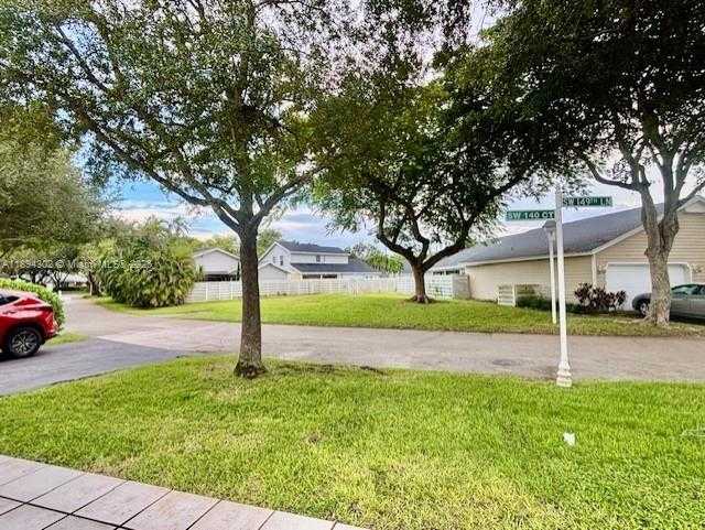 Small Image of 14911 SOUTH WEST 140TH CT, Miami Number 3
