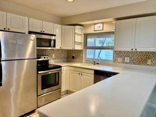Small Image of 14911 SOUTH WEST 140TH CT, Miami Number 5