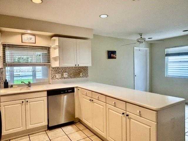 Small Image of 14911 SOUTH WEST 140TH CT, Miami Number 6