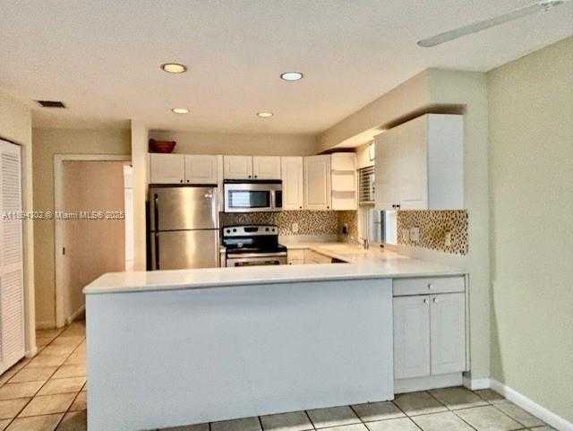 Small Image of 14911 SOUTH WEST 140TH CT, Miami Number 7