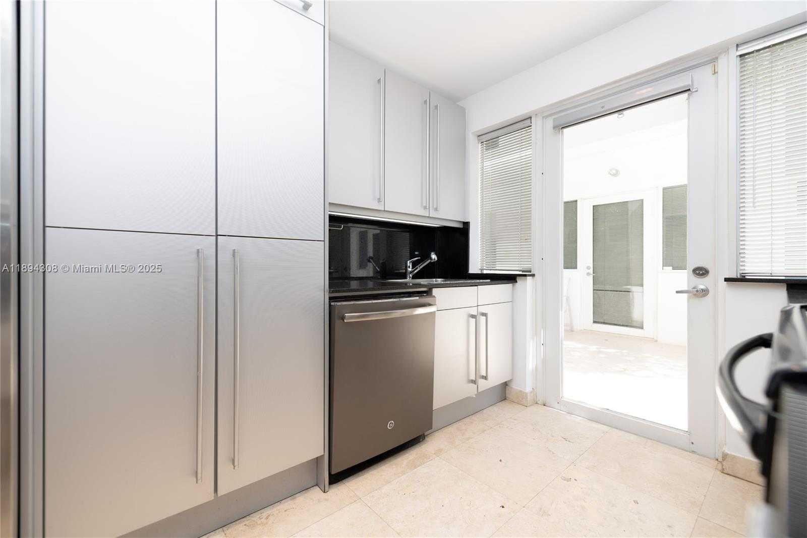Small Image of 212 WASHINGTON AVE #9, Miami Beach Number 14