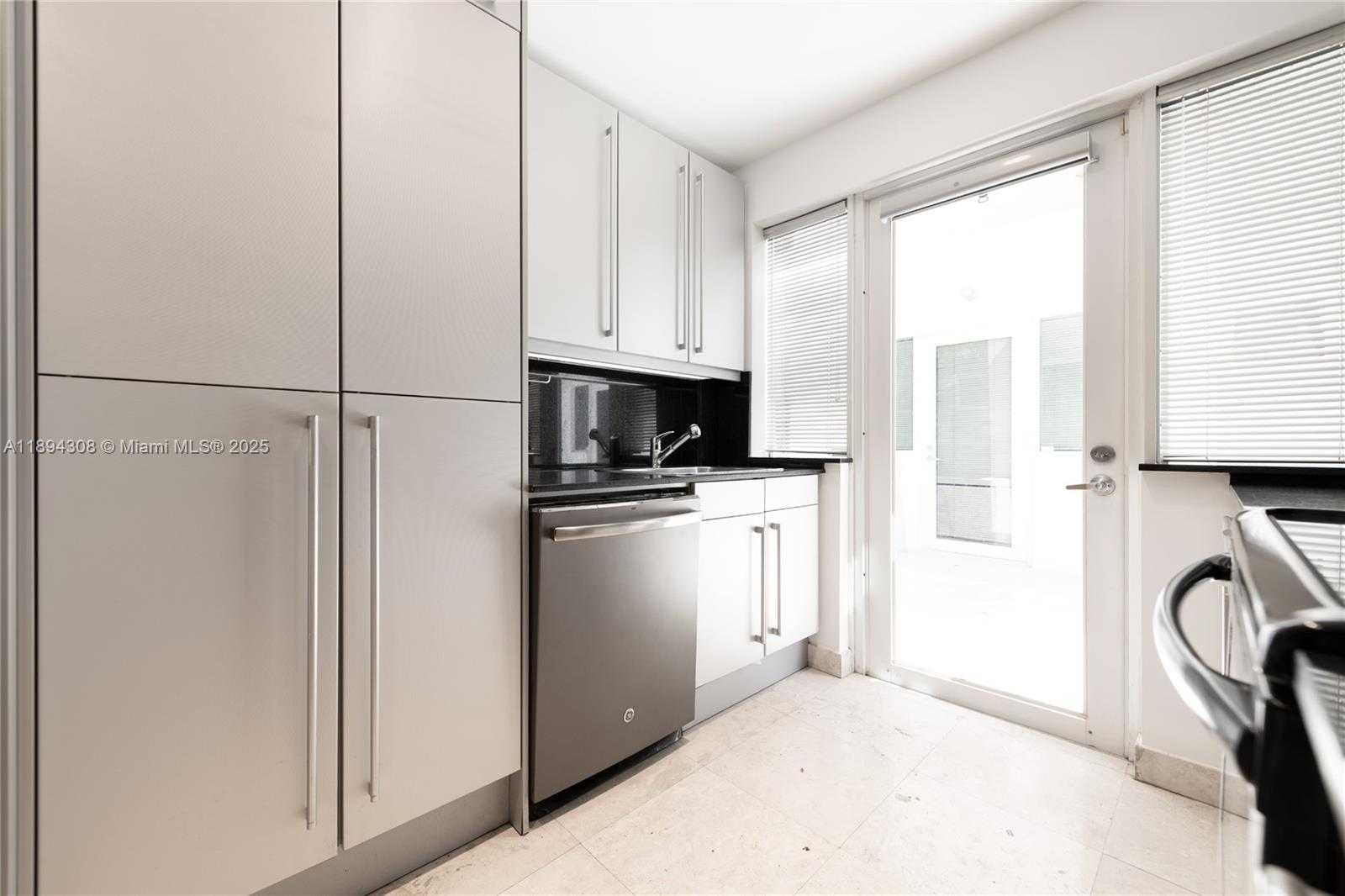 Small Image of 212 WASHINGTON AVE #9, Miami Beach Number 15