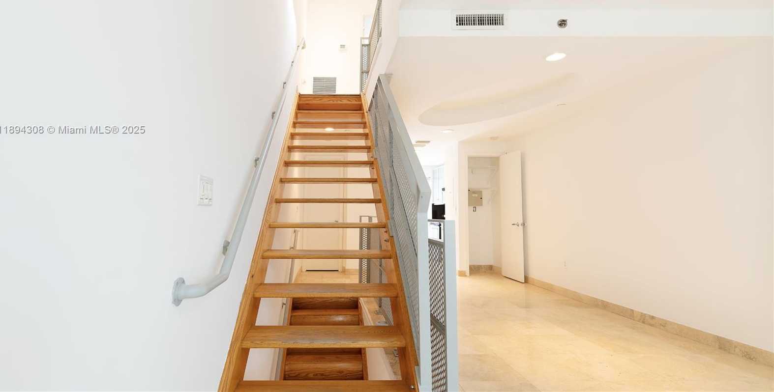 Small Image of 212 WASHINGTON AVE #9, Miami Beach Number 16