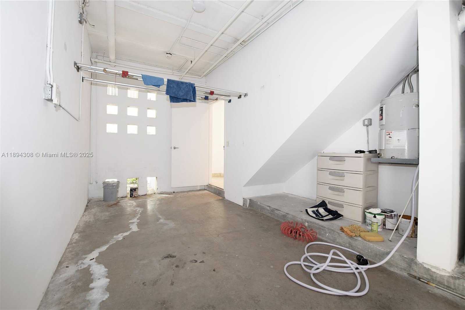 Small Image of 212 WASHINGTON AVE #9, Miami Beach Number 4