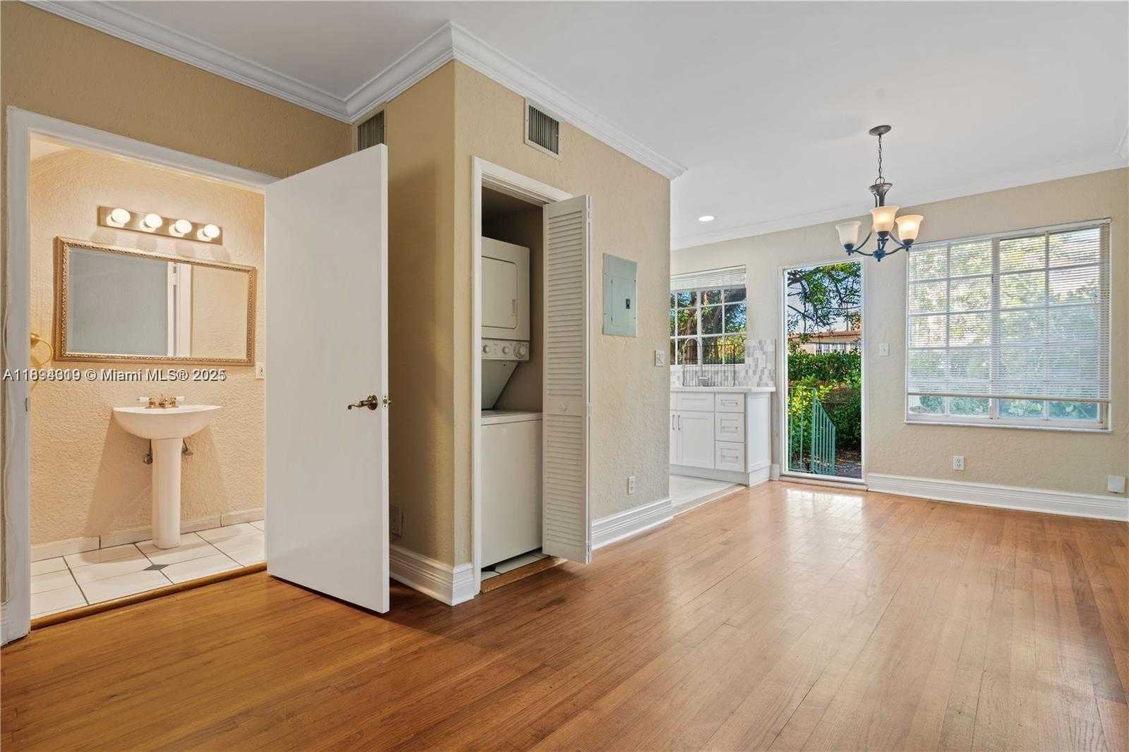 Small Image of 21 MADEIRA AVE #11, Coral Gables Number 3