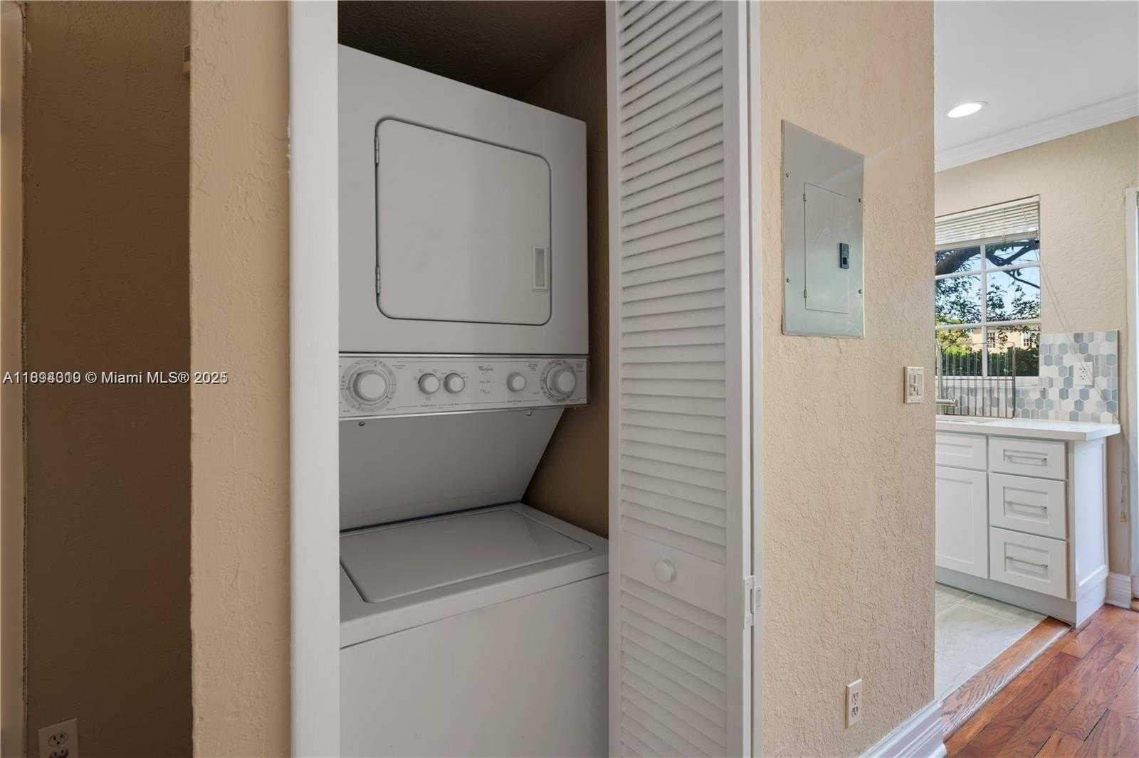 Small Image of 21 MADEIRA AVE #11, Coral Gables Number 6