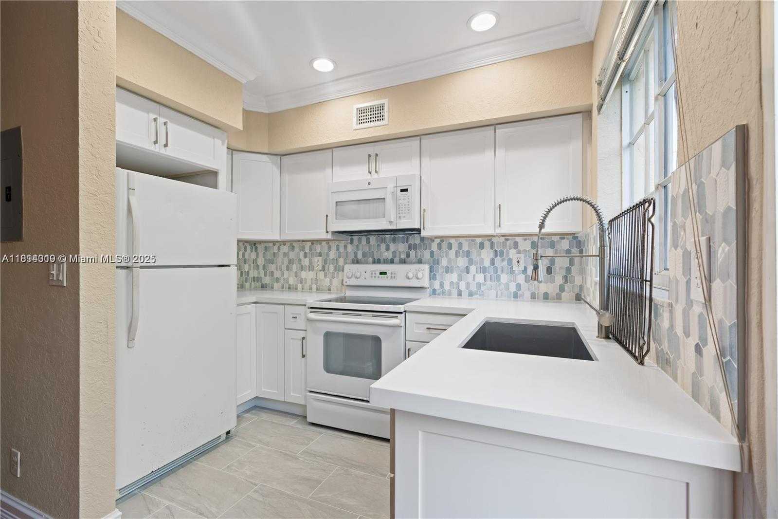 Small Image of 21 MADEIRA AVE #11, Coral Gables Number 7