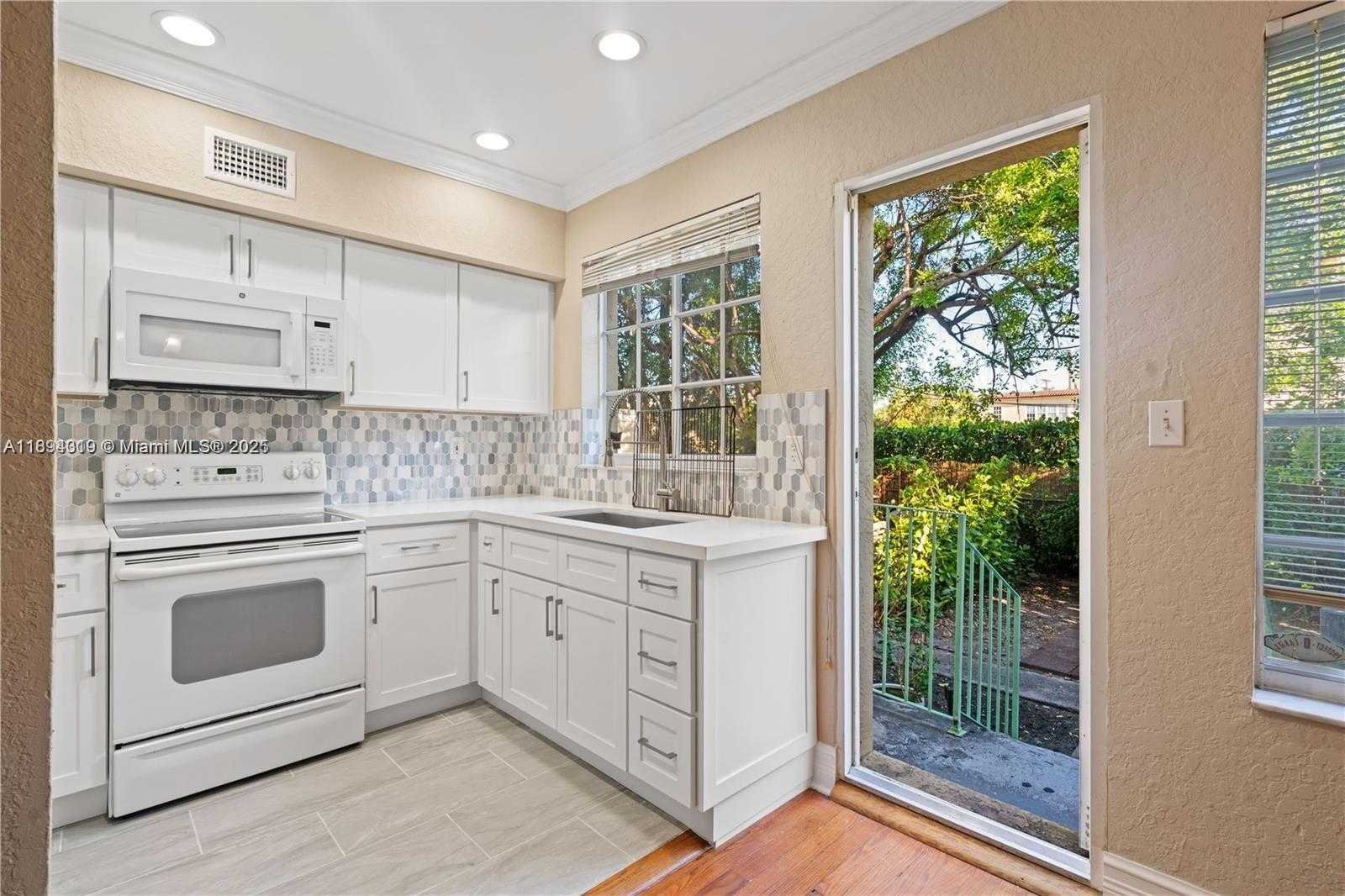 Small Image of 21 MADEIRA AVE #11, Coral Gables Number 8