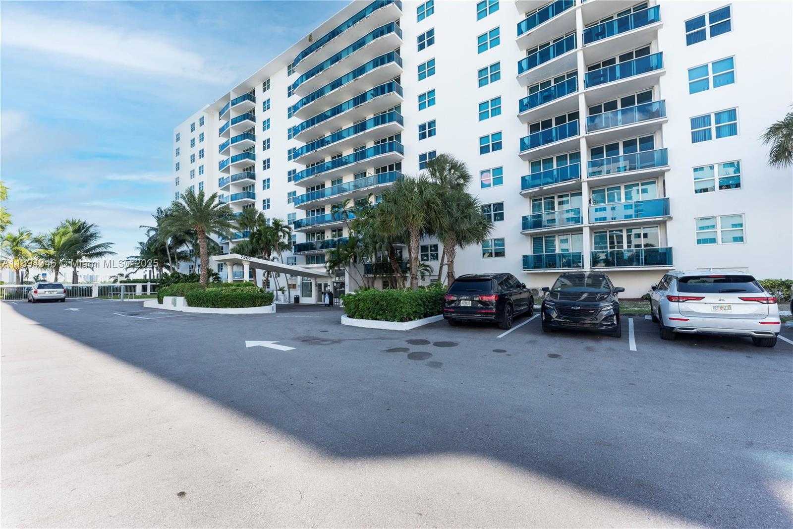 Small Image of 7501 EAST TREASURE DR #6A, North Bay Village Number 18
