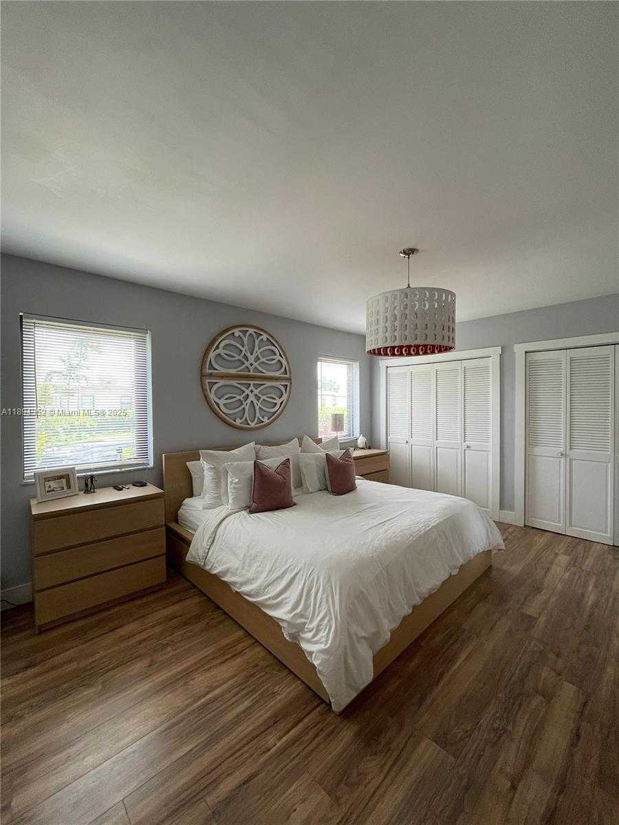 Small Image of 8301 SOUTH WEST 27TH TER, Miami Number 13