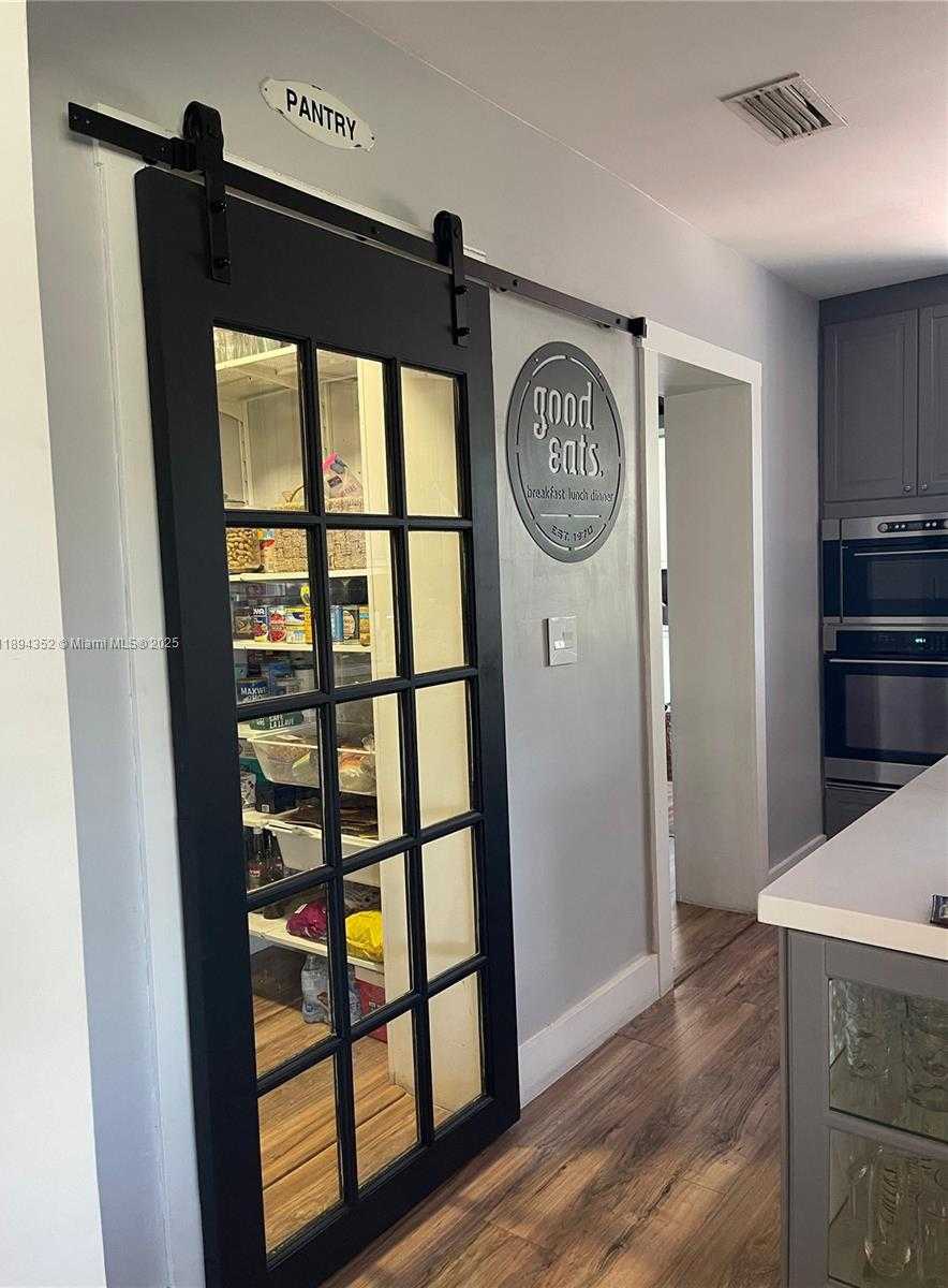 Small Image of 8301 SOUTH WEST 27TH TER, Miami Number 16