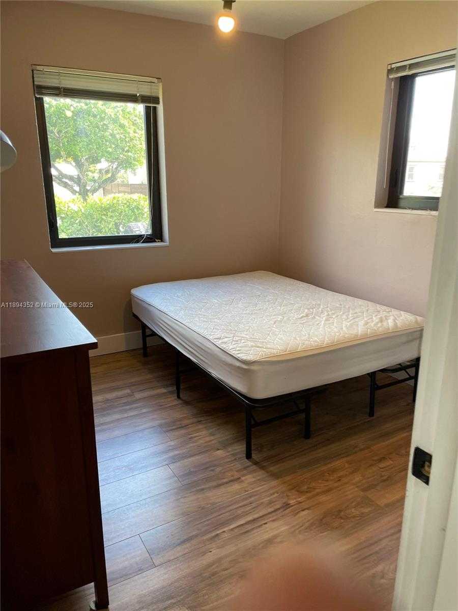 Small Image of 8301 SOUTH WEST 27TH TER, Miami Number 17