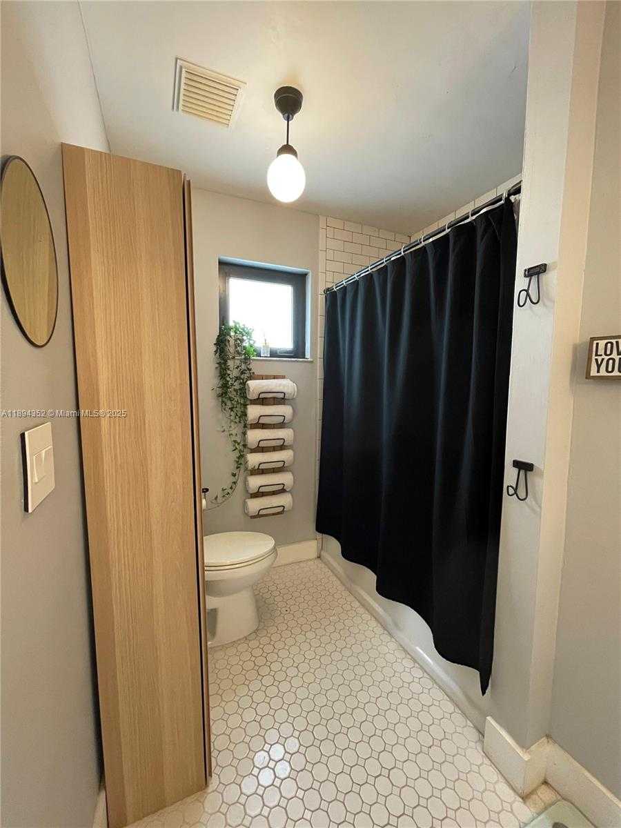 Small Image of 8301 SOUTH WEST 27TH TER, Miami Number 18