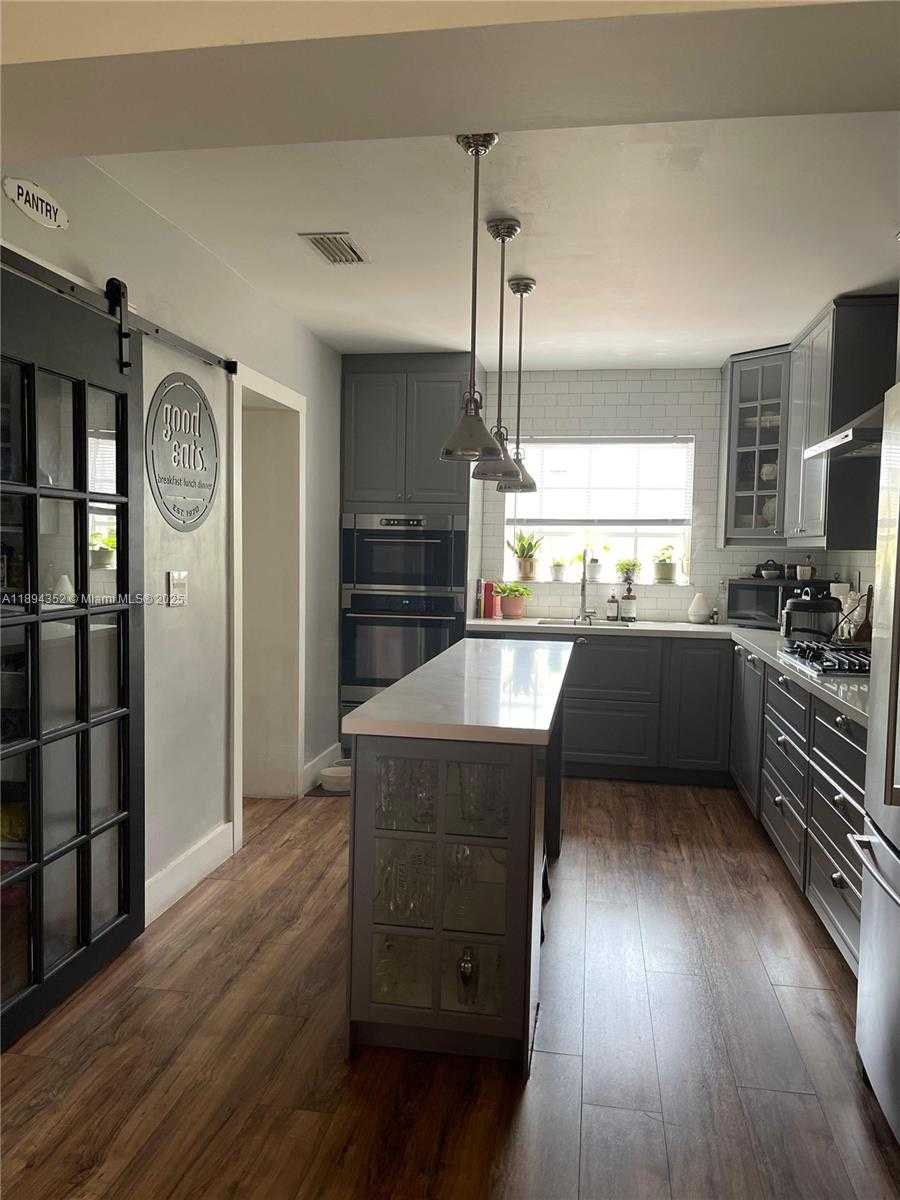 Small Image of 8301 SOUTH WEST 27TH TER, Miami Number 2