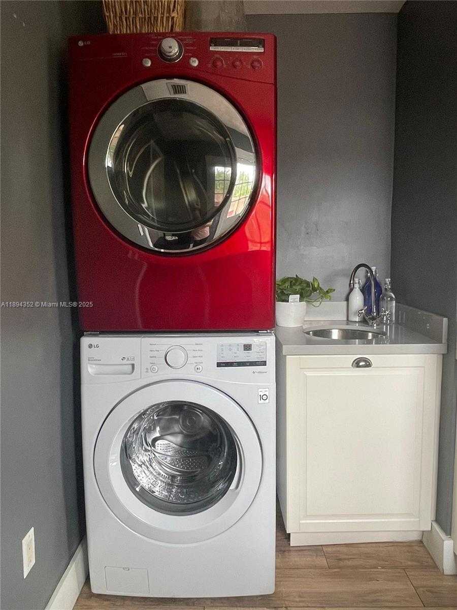 Small Image of 8301 SOUTH WEST 27TH TER, Miami Number 22