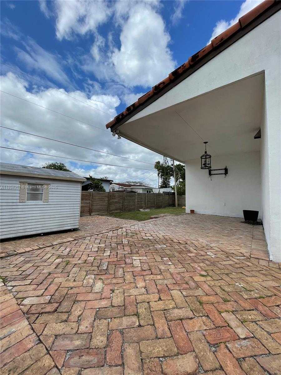 Small Image of 8301 SOUTH WEST 27TH TER, Miami Number 24