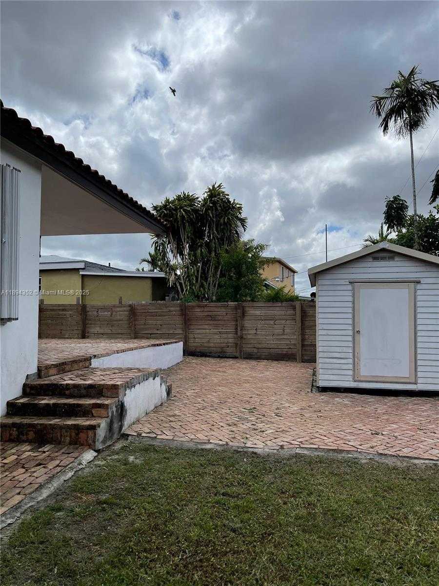 Small Image of 8301 SOUTH WEST 27TH TER, Miami Number 25
