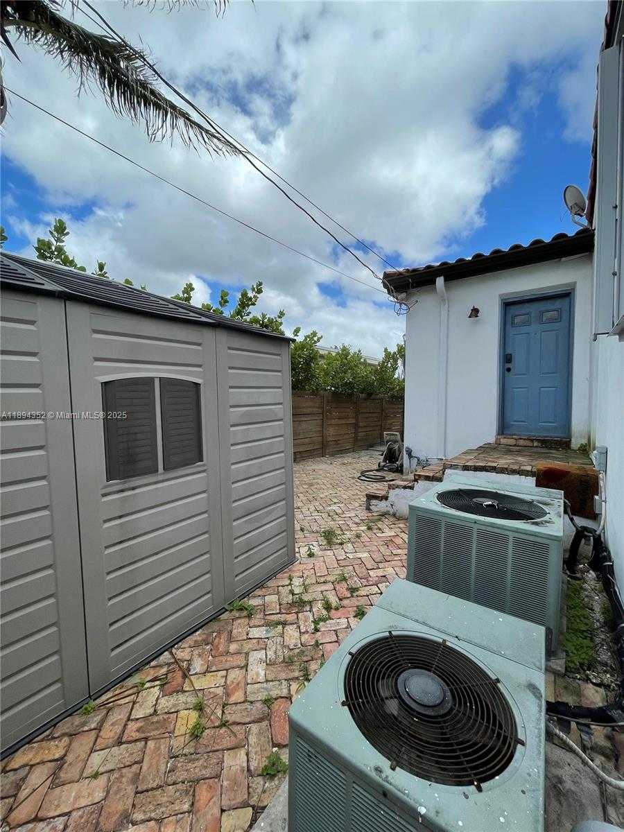 Small Image of 8301 SOUTH WEST 27TH TER, Miami Number 26