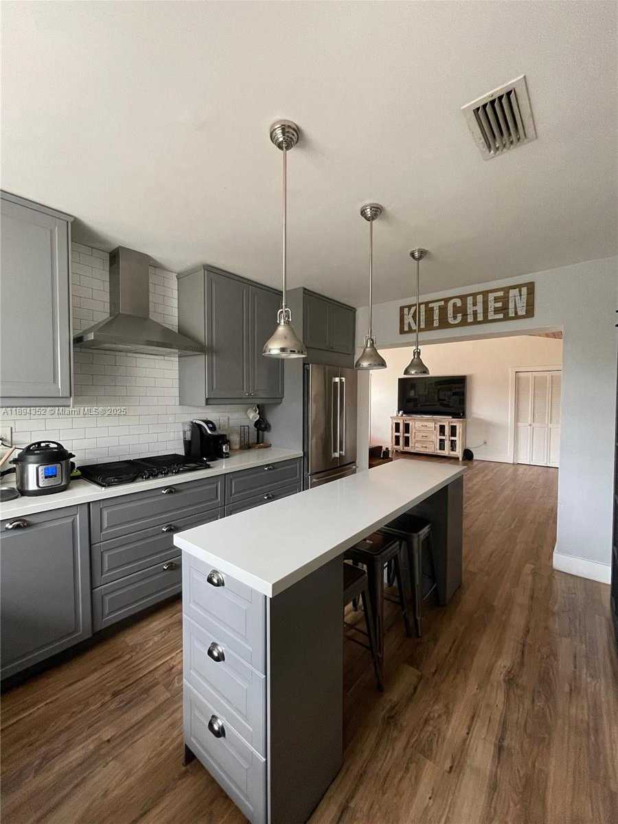 Small Image of 8301 SOUTH WEST 27TH TER, Miami Number 3