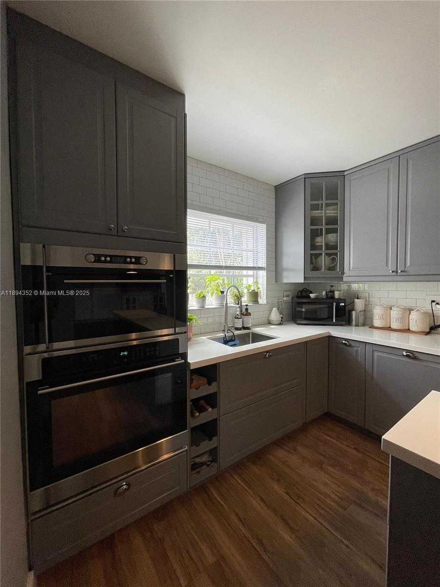 Small Image of 8301 SOUTH WEST 27TH TER, Miami Number 4