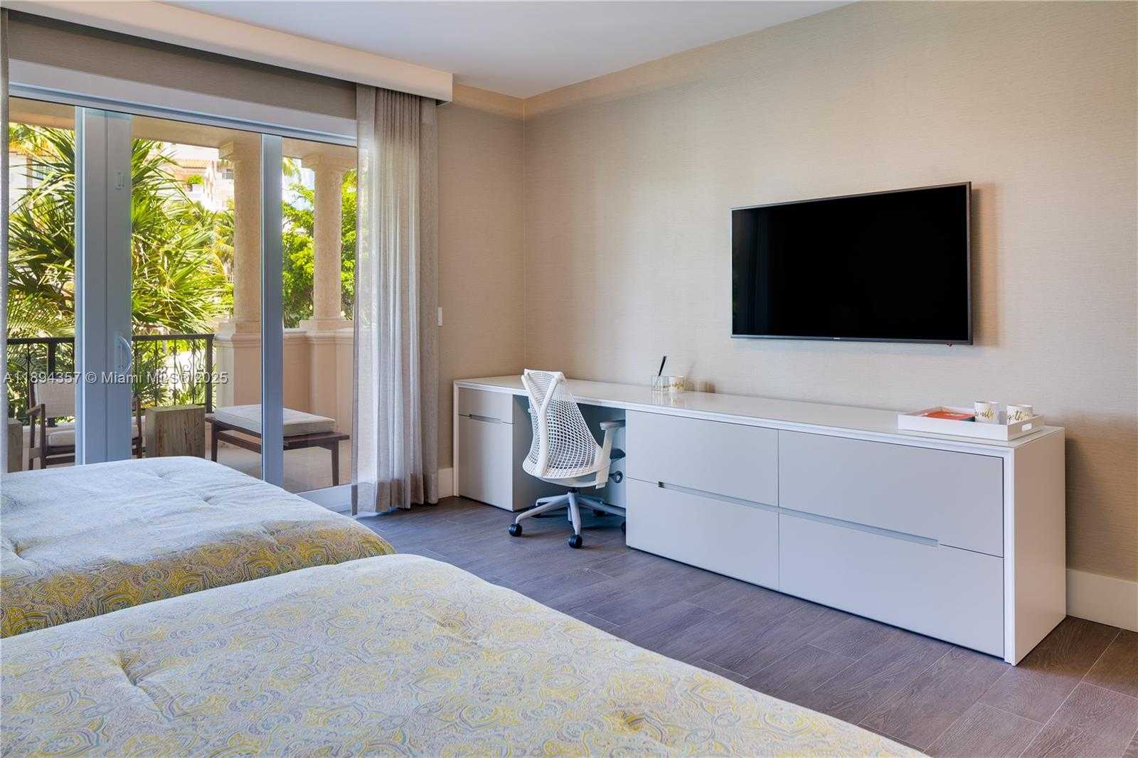 Small Image of 19222 FISHER ISLAND DR #19222, Miami Beach Number 9