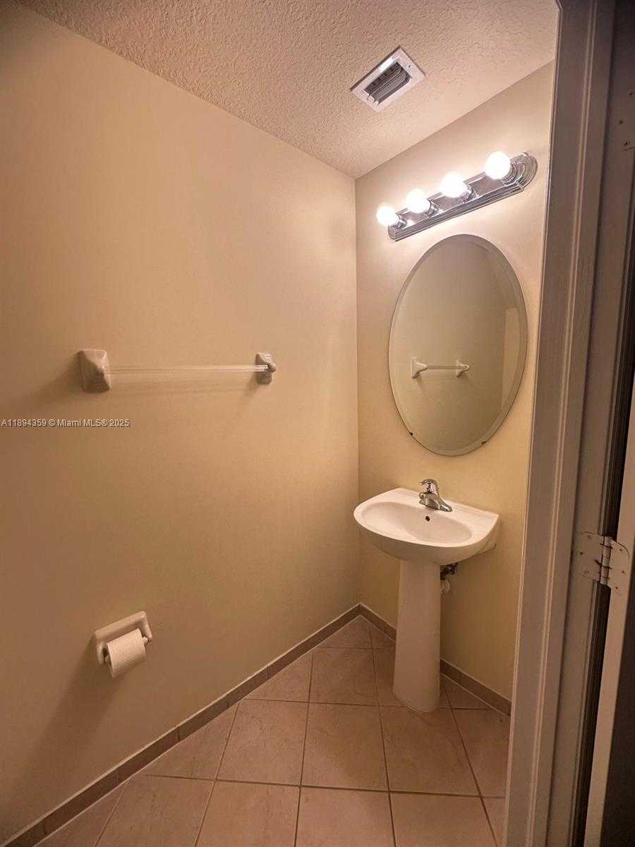 Small Image of 15290 SOUTH WEST 118TH TER #15290, Miami Number 10