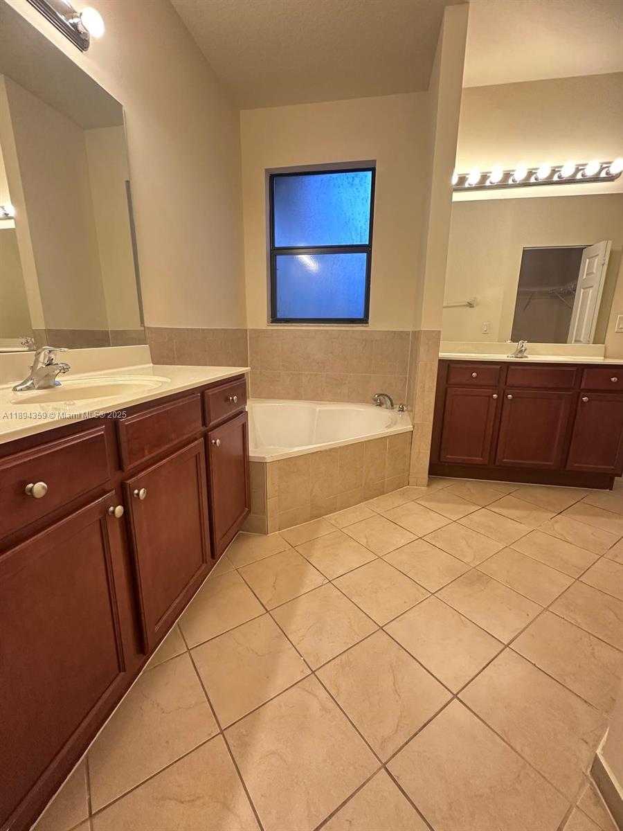 Small Image of 15290 SOUTH WEST 118TH TER #15290, Miami Number 14