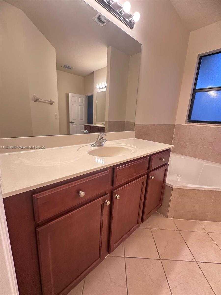 Small Image of 15290 SOUTH WEST 118TH TER #15290, Miami Number 15