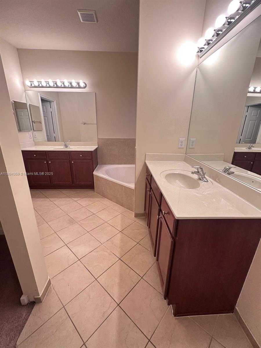 Small Image of 15290 SOUTH WEST 118TH TER #15290, Miami Number 16