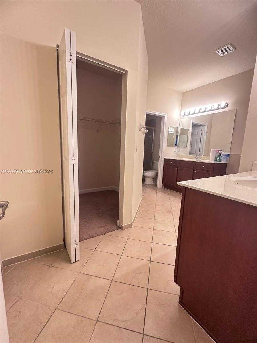 Small Image of 15290 SOUTH WEST 118TH TER #15290, Miami Number 18