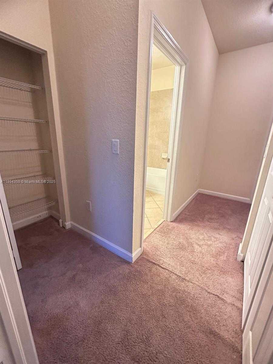 Small Image of 15290 SOUTH WEST 118TH TER #15290, Miami Number 22