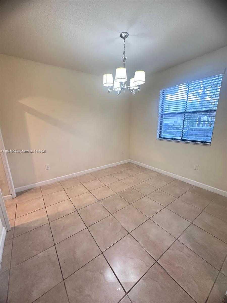 Small Image of 15290 SOUTH WEST 118TH TER #15290, Miami Number 4
