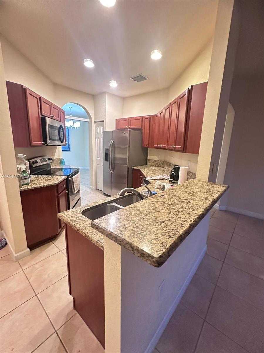 Small Image of 15290 SOUTH WEST 118TH TER #15290, Miami Number 7