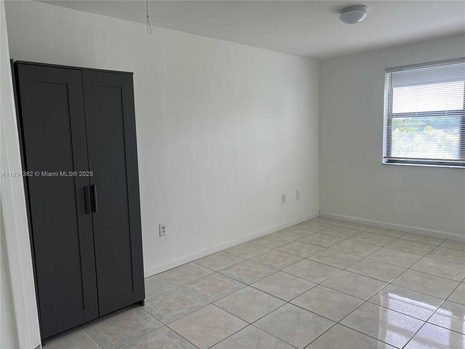 Small Image of 10060 NORTH WEST 9TH ST CIR #3, Miami Number 14