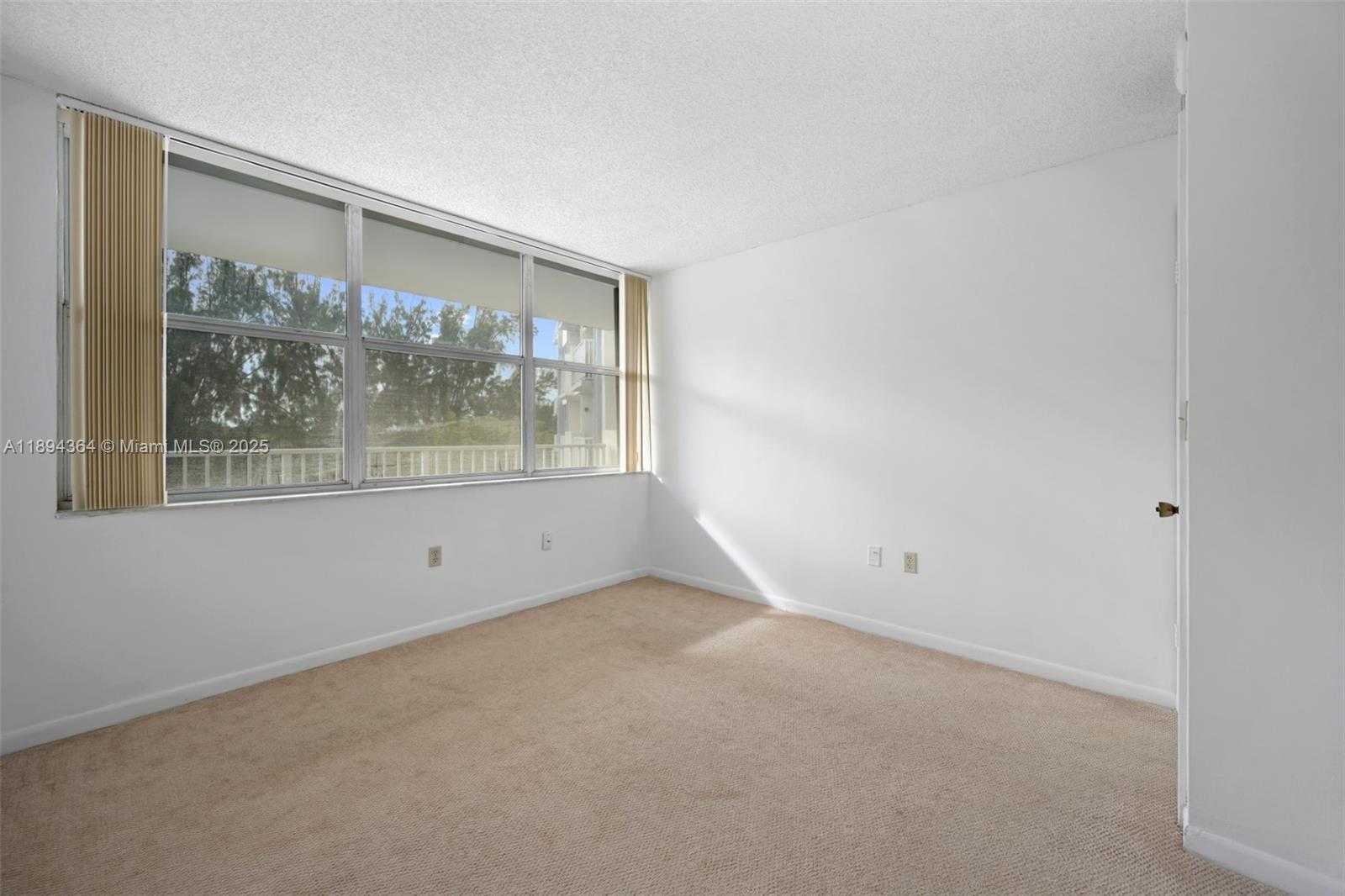 Small Image of 1300 Miami Gardens Dr, Miami Gardens, FL 33169, USA Number 10